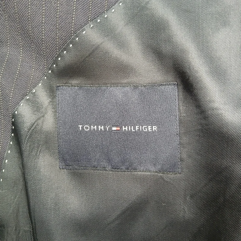 Tommy Hilfiger Men's‎ Blazer Gray Pinstripe 100% Wool Two Button Jacket 42R